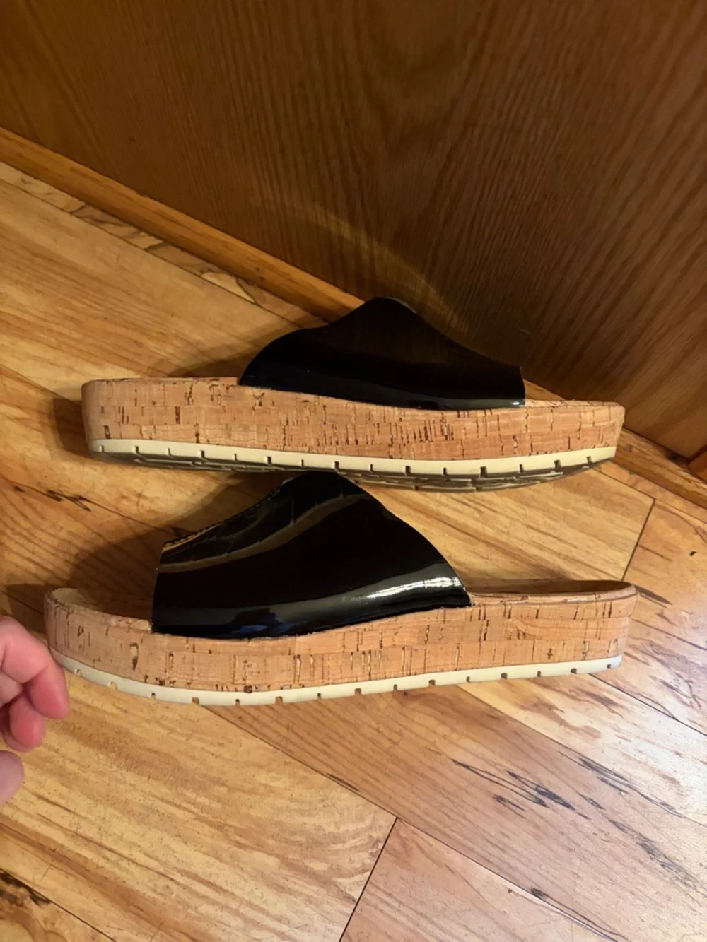 Korks by Kork-Ease Tutsi Sz 9 vegan shiny black slide sandals cork platform EUC